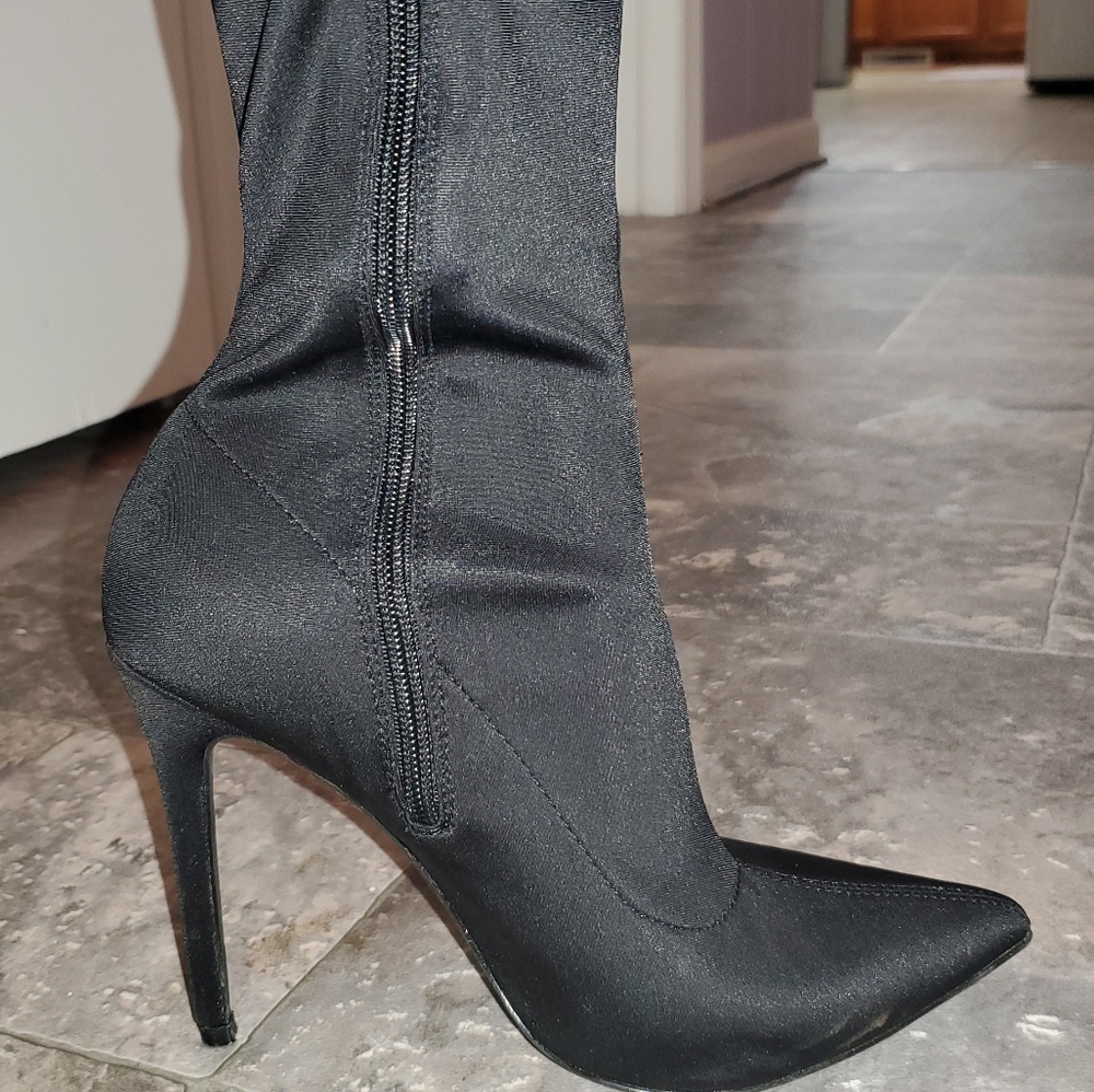Shoes - Picture 2 of 4